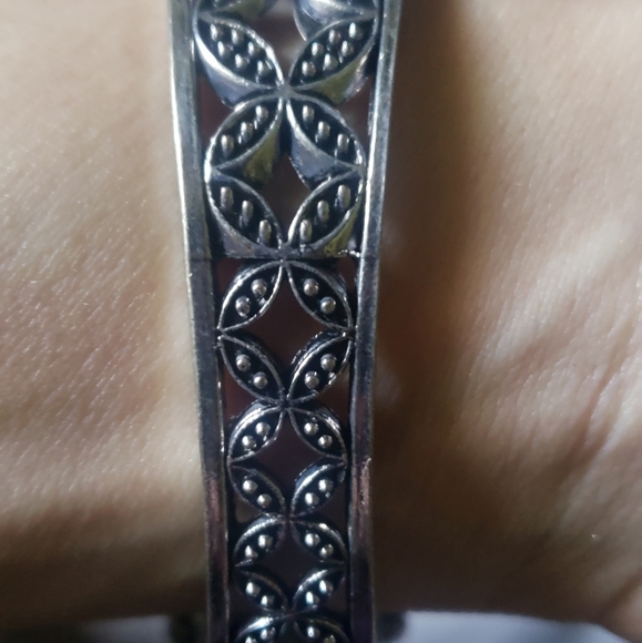 Gypsy Bracelet w/connected Ring - Picture 4 of 4